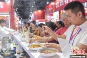 解梦官网“嗦粉”经济火热 中国多地“食力”出圈